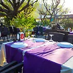 Bed & Breakfast Three Islands 4*