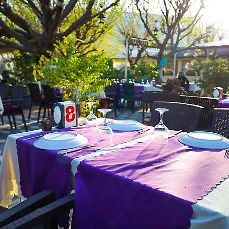 Bed & Breakfast Three Islands 3*