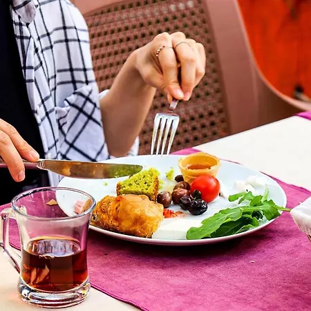 Bed & Breakfast Three Islands 3*